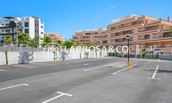 Resale - Apartment - Villamartín - Costa Blanca