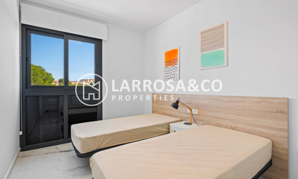 Resale - Apartment - Villamartín - Costa Blanca