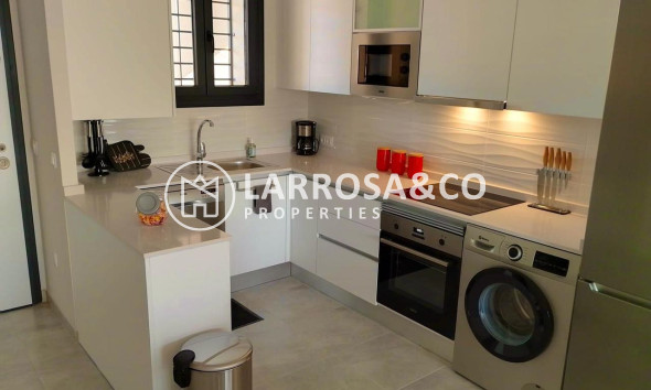 Resale - Apartment - Villamartín - Costa Blanca