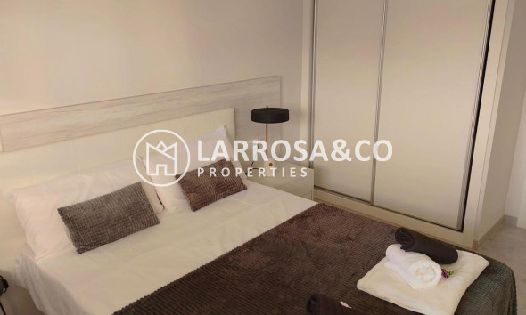 Resale - Apartment - Villamartín - Costa Blanca