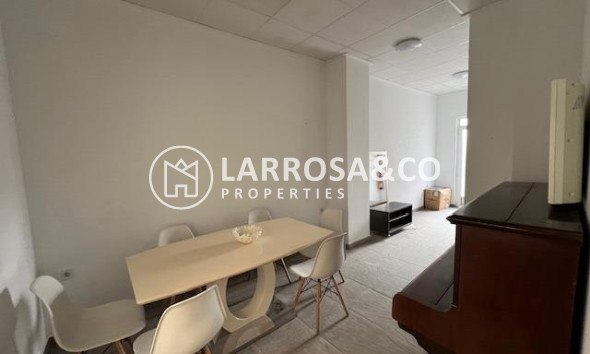 Reventa - Adosado - Dolores - CENTRO