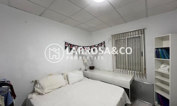 Reventa - Adosado - Dolores - CENTRO