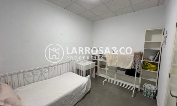 Reventa - Adosado - Dolores - CENTRO