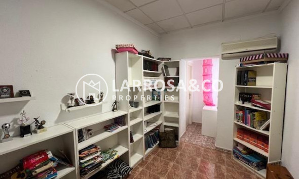 Reventa - Adosado - Dolores - CENTRO