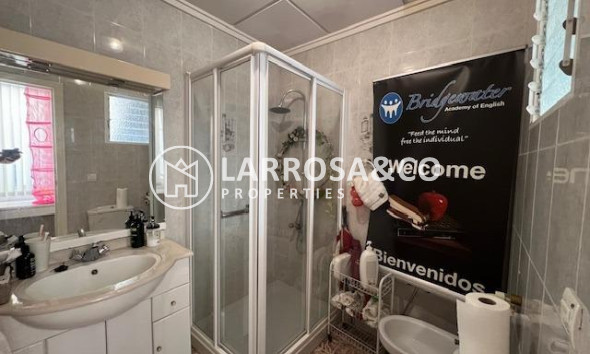 Reventa - Adosado - Dolores - CENTRO