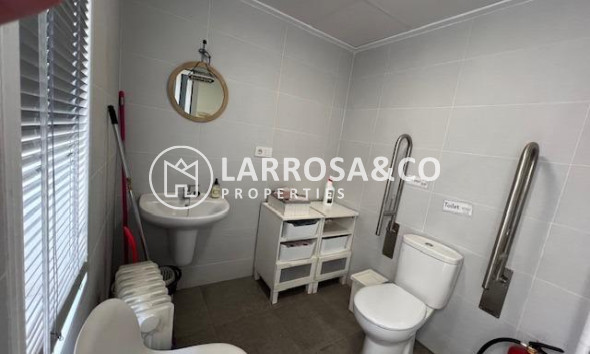 Reventa - Adosado - Dolores - CENTRO