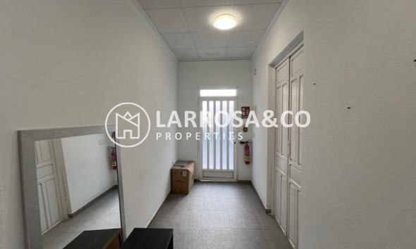 Reventa - Adosado - Dolores - CENTRO