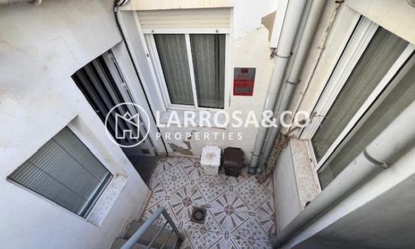 Reventa - Adosado - Dolores - CENTRO