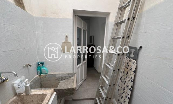 Reventa - Adosado - Dolores - CENTRO