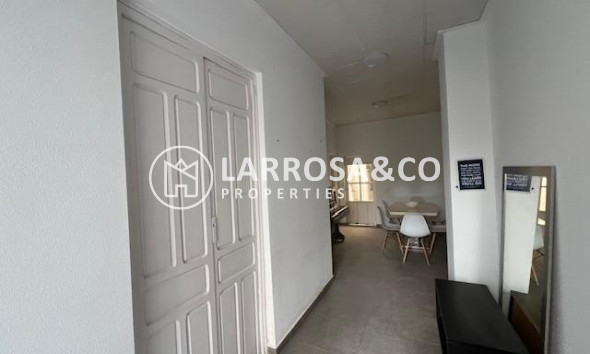 Reventa - Adosado - Dolores - CENTRO