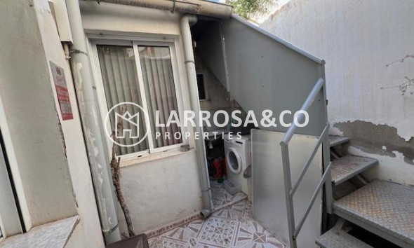 Reventa - Adosado - Dolores - CENTRO