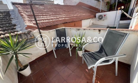 Reventa - Adosado - Dolores - CENTRO