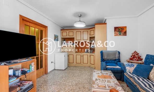 Resale - Apartment - Arenales del sol - Segunda linea playa