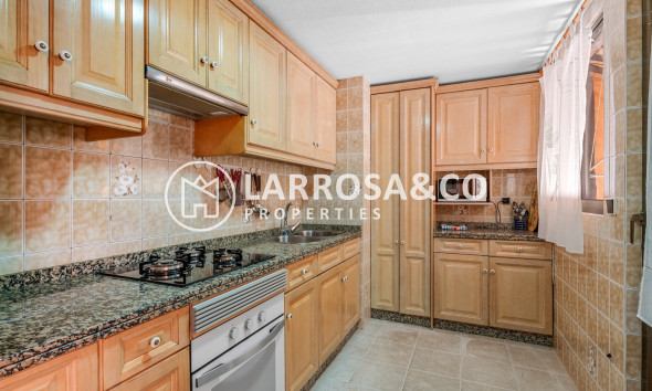 Resale - Apartment - Arenales del sol - Segunda linea playa