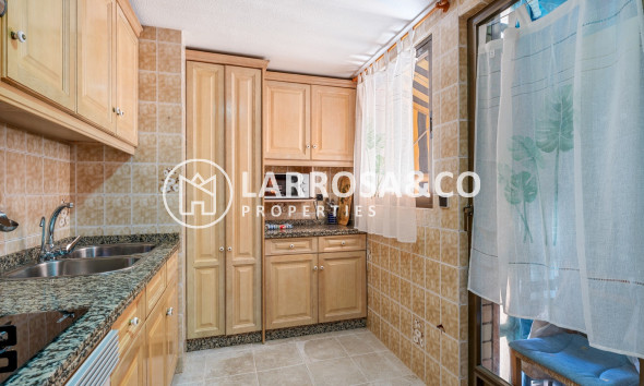 Resale - Apartment - Arenales del sol - Segunda linea playa