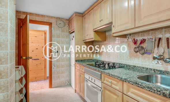 Resale - Apartment - Arenales del sol - Segunda linea playa