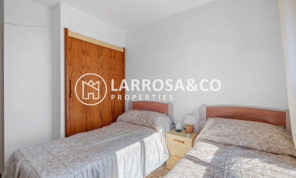 Resale - Apartment - Arenales del sol - Segunda linea playa