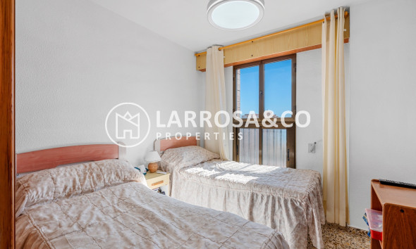 Resale - Apartment - Arenales del sol - Segunda linea playa