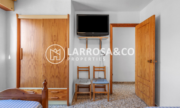 Resale - Apartment - Arenales del sol - Segunda linea playa