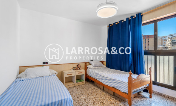 Resale - Apartment - Arenales del sol - Segunda linea playa