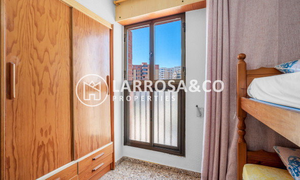 Resale - Apartment - Arenales del sol - Segunda linea playa