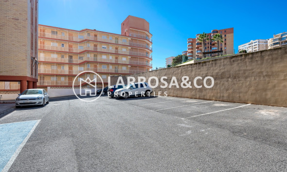 Resale - Apartment - Arenales del sol - Segunda linea playa