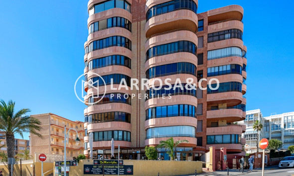 Resale - Apartment - Arenales del sol - Segunda linea playa