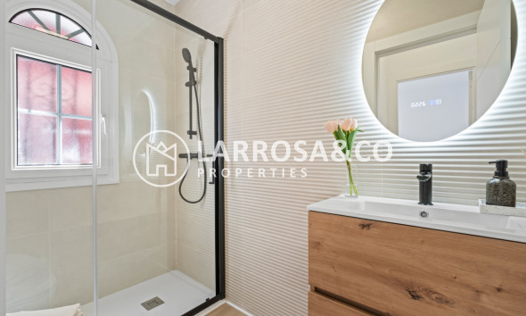 Resale - Semi-detached house - Villamartin - Costa Blanca