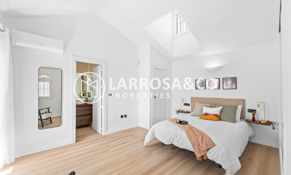 Resale - Semi-detached house - Villamartin - Costa Blanca