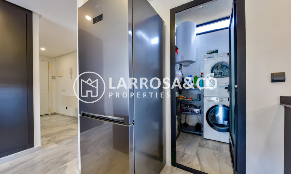 Resale - Apartment - Villajoyosa - La Cala