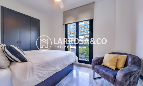 Resale - Apartment - Villajoyosa - La Cala