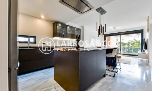 Resale - Apartment - Villajoyosa - La Cala