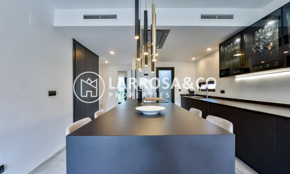 Resale - Apartment - Villajoyosa - La Cala