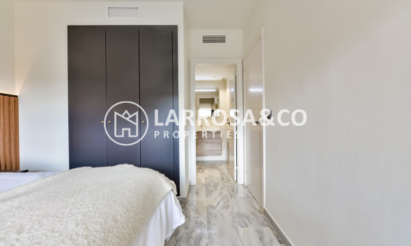 Resale - Apartment - Villajoyosa - La Cala
