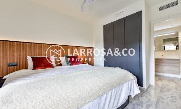 Resale - Apartment - Villajoyosa - La Cala