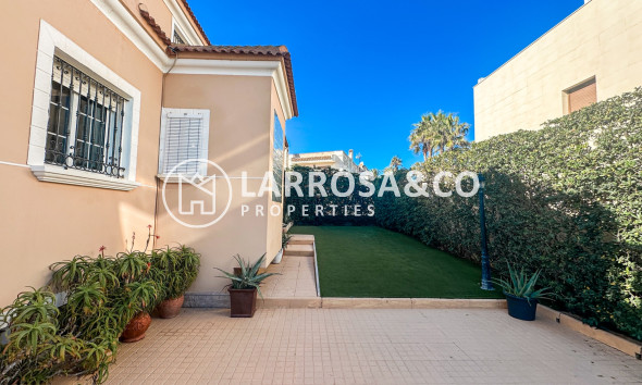 Resale - Detached House/Villa - La Mata - Costa Blanca