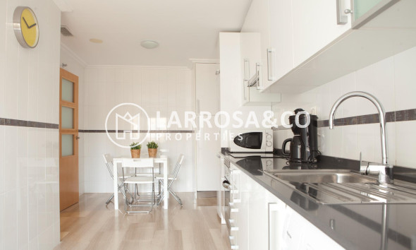 Resale - Apartment - Santa Pola - Centro