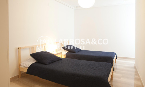 Resale - Apartment - Santa Pola - Centro