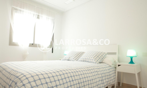 Resale - Apartment - Santa Pola - Centro