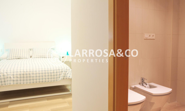 Resale - Apartment - Santa Pola - Centro