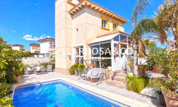 Resale - Detached House/Villa - La Zenia - Costa Blanca