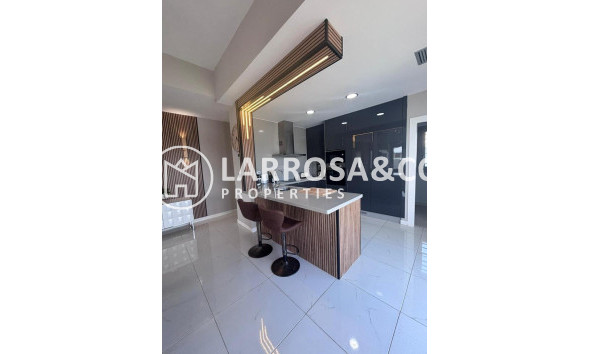 Resale - Detached House/Villa - Villamartin - Costa Blanca