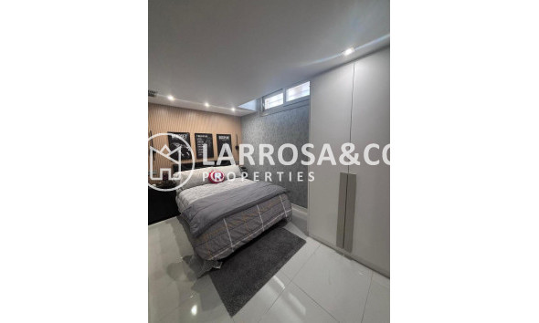 Resale - Detached House/Villa - Villamartin - Costa Blanca