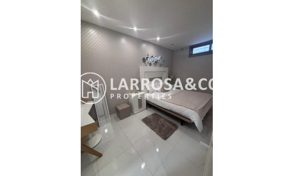 Resale - Detached House/Villa - Villamartin - Costa Blanca