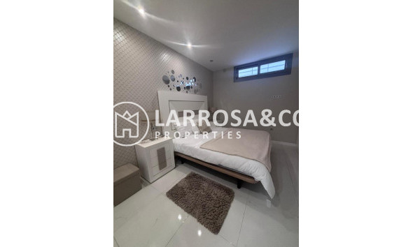 Resale - Detached House/Villa - Villamartin - Costa Blanca