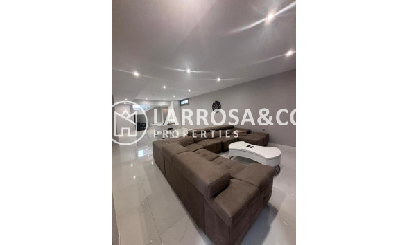 Resale - Detached House/Villa - Villamartin - Costa Blanca