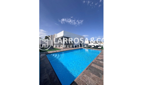 Resale - Detached House/Villa - Villamartin - Costa Blanca