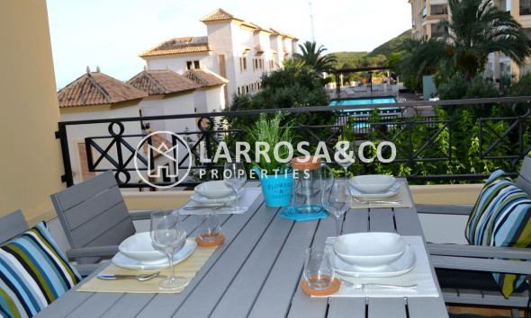 resale-apartment-beach-guardamar-terrace-table-rv2104