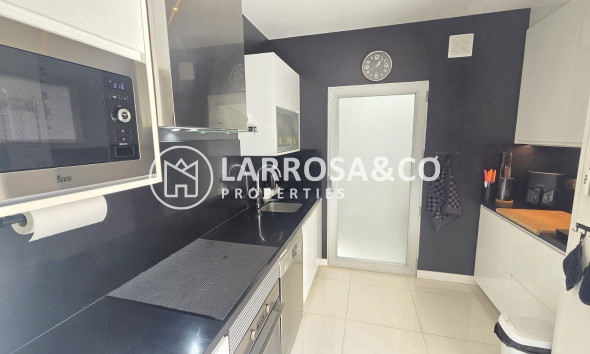 Resale - Apartment - Villamartin - Costa Blanca