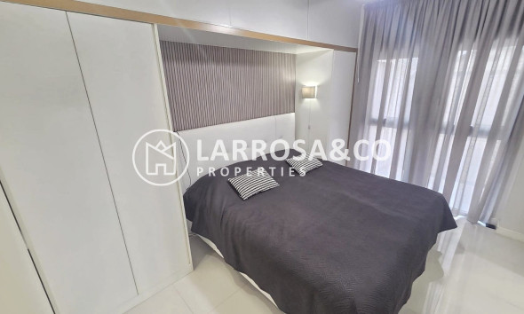 Resale - Apartment - Villamartin - Costa Blanca